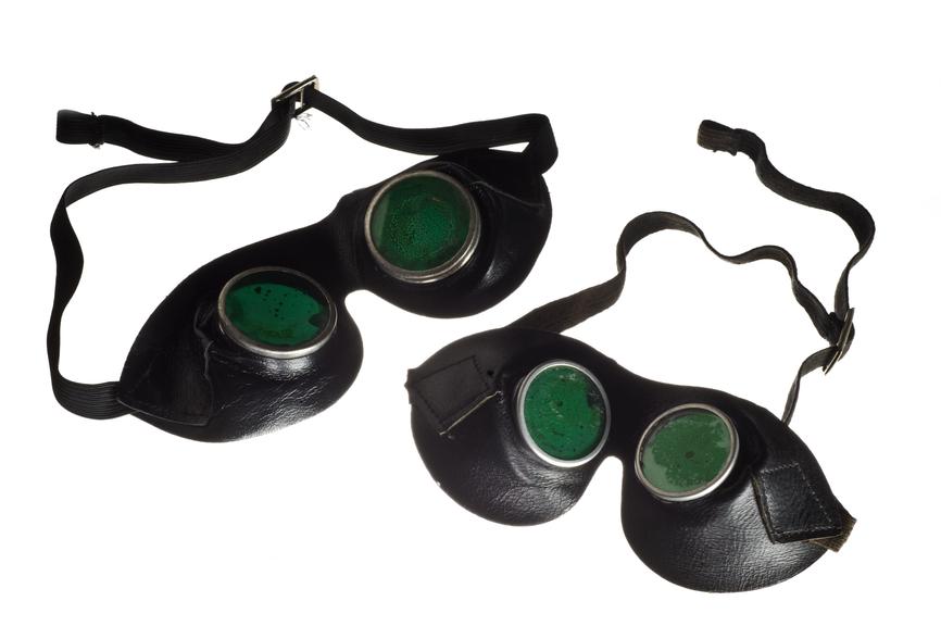 Protective goggles used during UV light therapy, England, 1930-1950 (goggles)