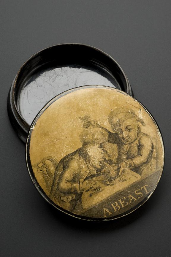 Papier mache snuff box, circular