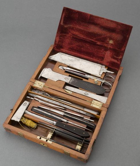 Post-mortem set in wooden case