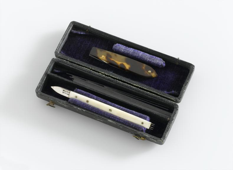 Weir vaccination lancet and vaccinator, cased, by Millikin