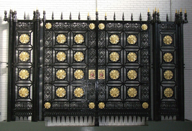 Euston Station gates (gates)