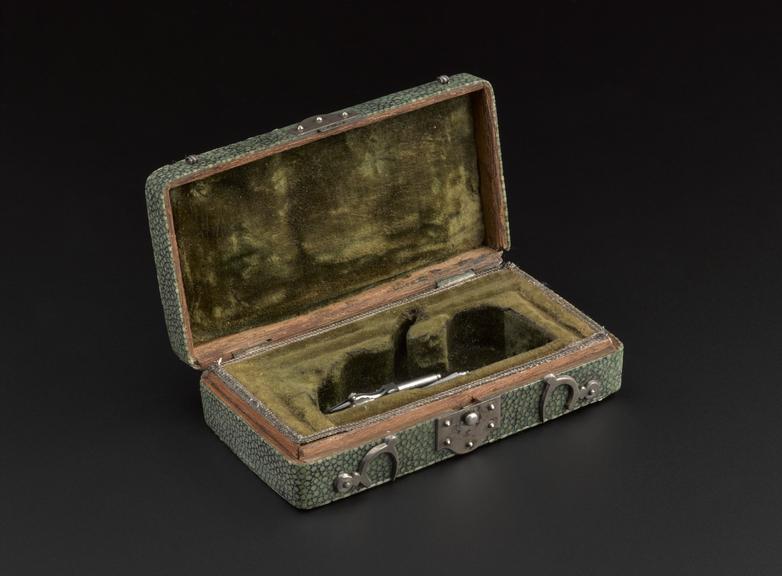 Box for Right-handed Volute compass