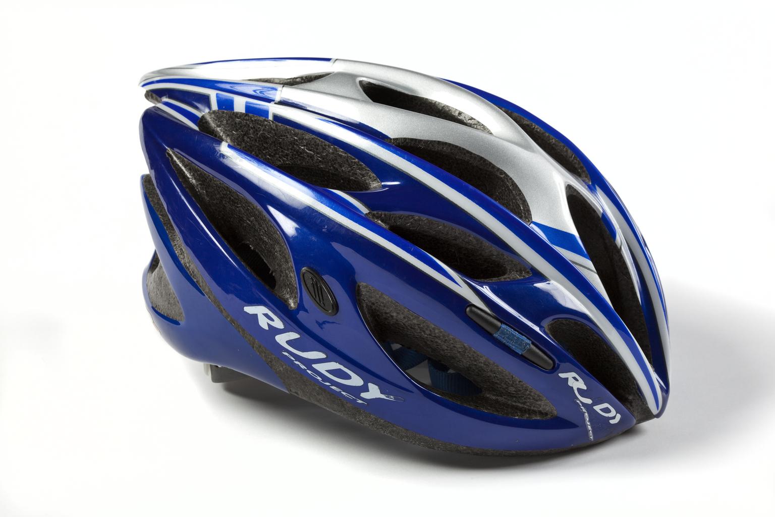 Adult cycling helmet