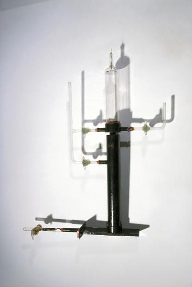 Electron diffraction camera, 1925. | Science Museum Group Collection