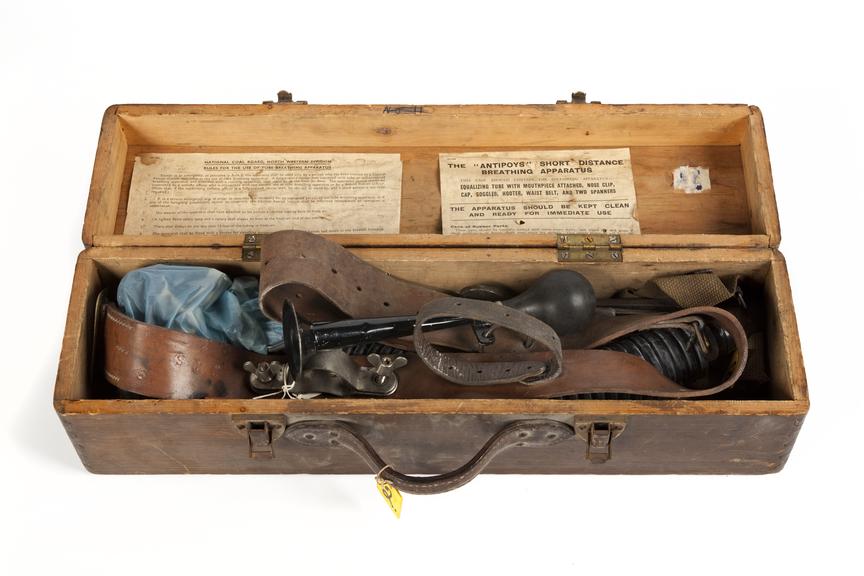 Breathing apparatus in a case, coal mining.