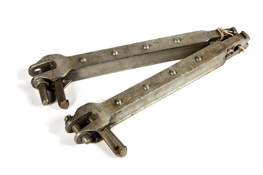 2 x model Groetschel link bars from a model pit prop.