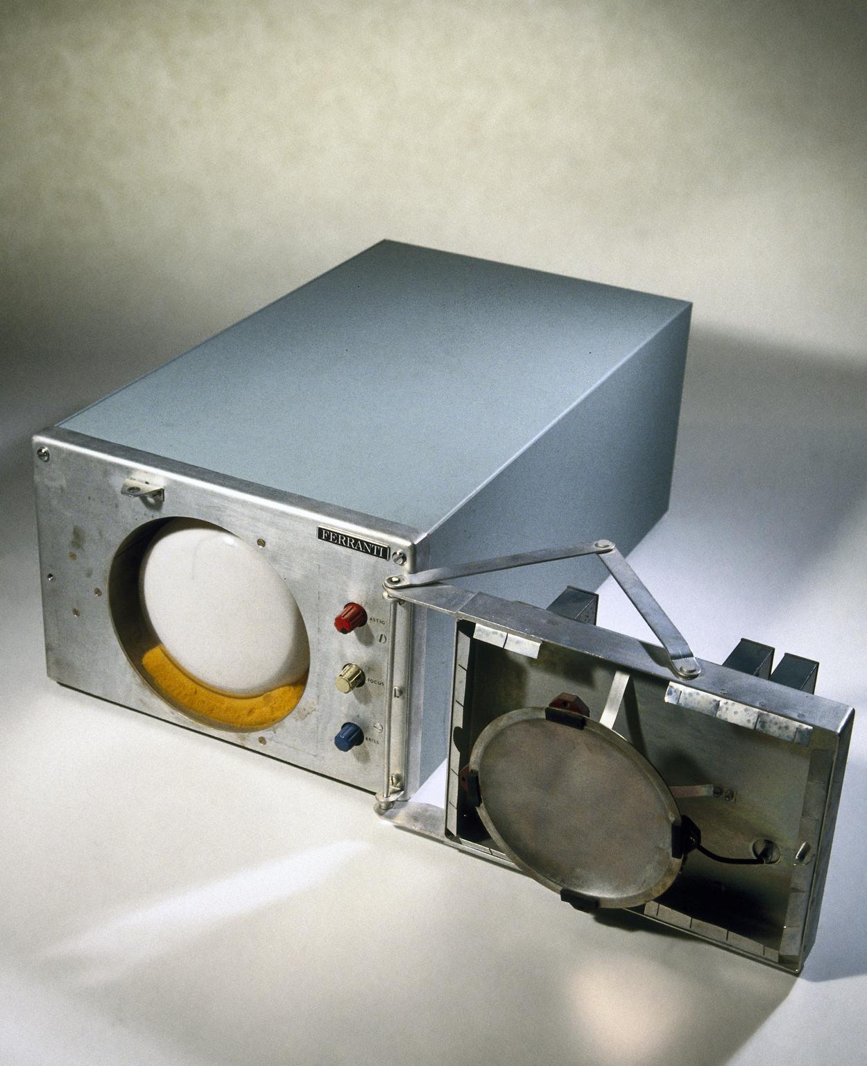 williams-tube-in-case-c-1950-science-museum-group-collection