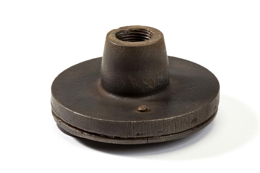 Superheater plate for mounting two nozzles for gas lamp mantles