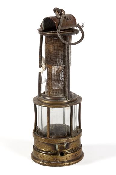 Oil safety lamp