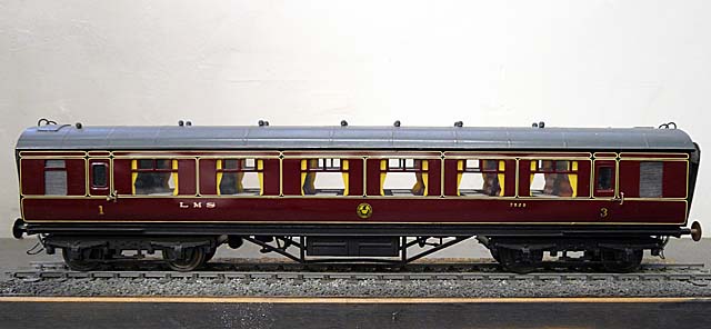 London Midland & Scottish Railway 1st and 3rd class dining car No. 7929 (model railway carriage)