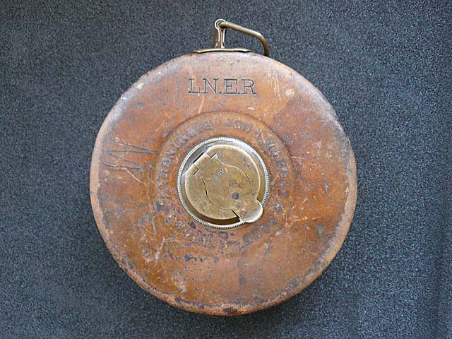 London & North Eastern Railway (tape measure)