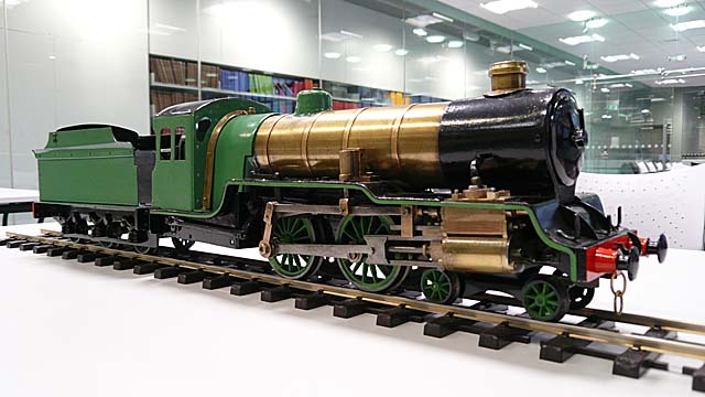 model steam locomotive 4-4-2