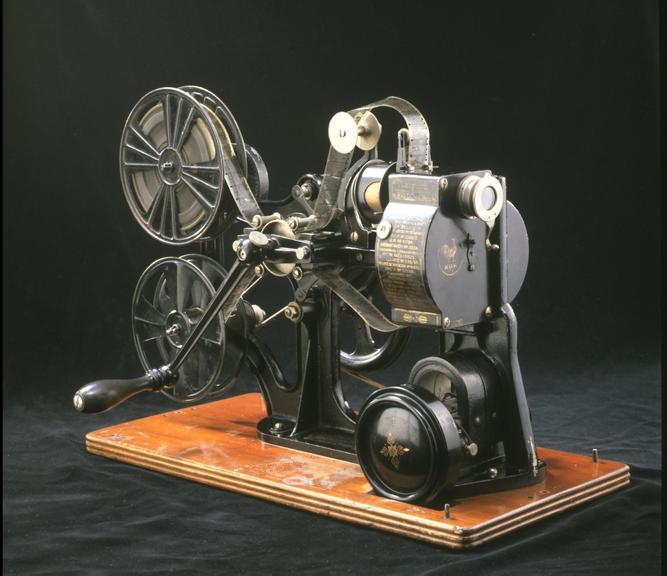 Projecteur De Cinéma Pathé Kok 28mm – Modèle Des Années 1920 En état De Fonctionnement