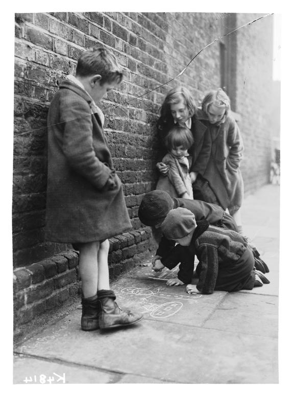 Children drawing on the pavement
    A photograph of a group of