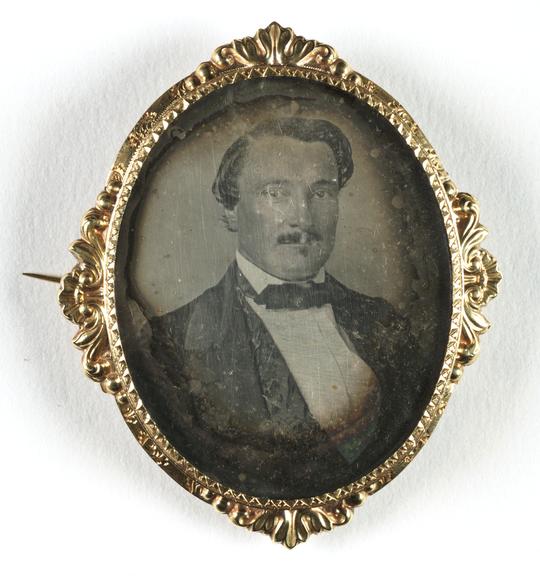 Photographic brooch
    A photographic portrait of a man