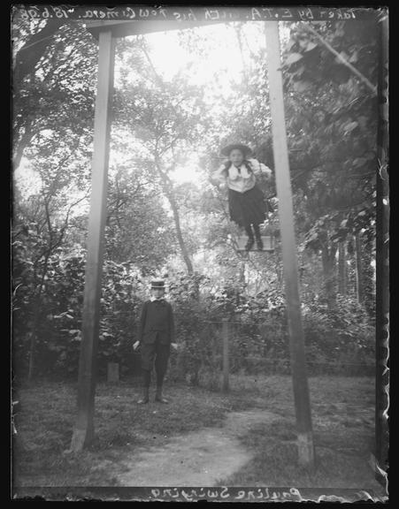 'Pauline Swinging'