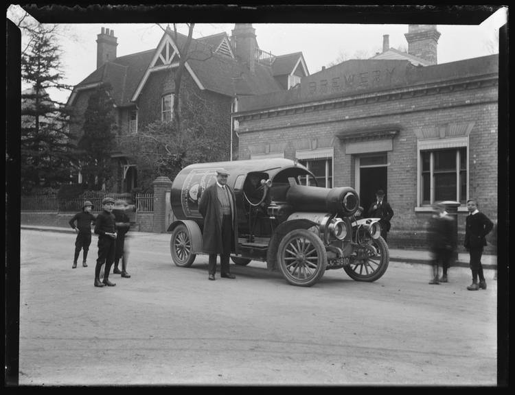 'Halstead Brewery Wagon'