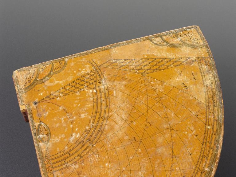Arabic horary quadrant with painted scales on wood (15-cm