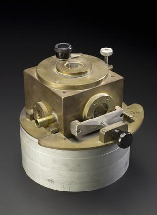 Objective lens for microfocal x-ray unit