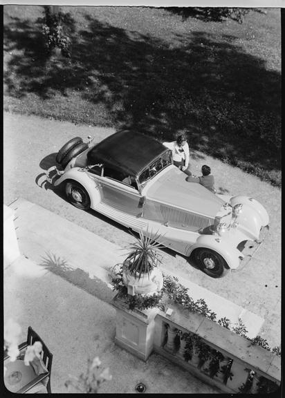 Two women and a Mercedes-Benz 500K convertible