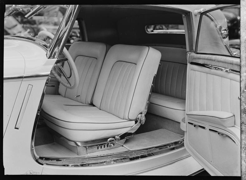 Interior of a Mercedes-Benz Type 200 convertible