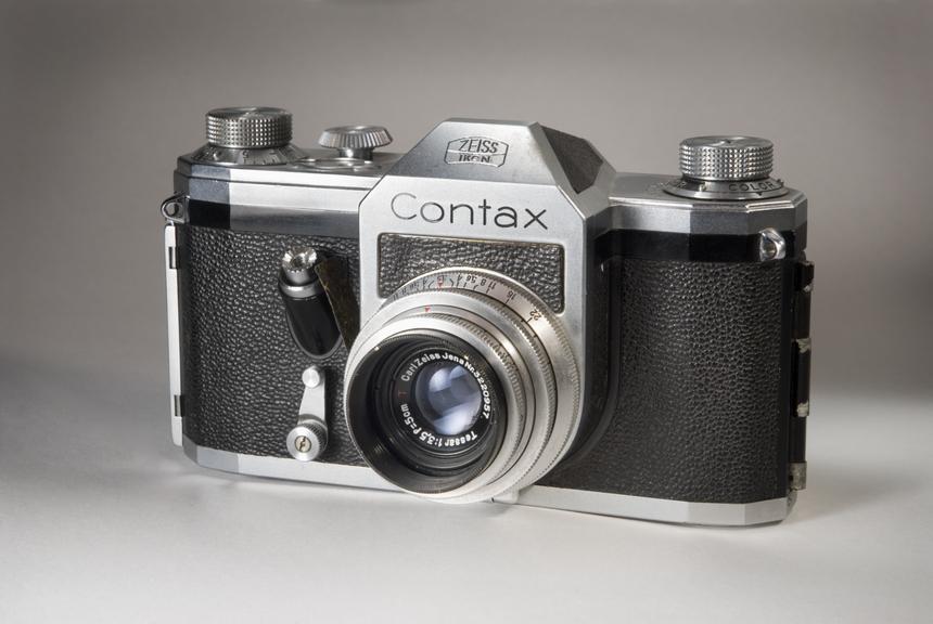 Contax S camera
    Contax S, made by VEB Zeiss Ikon in Germany