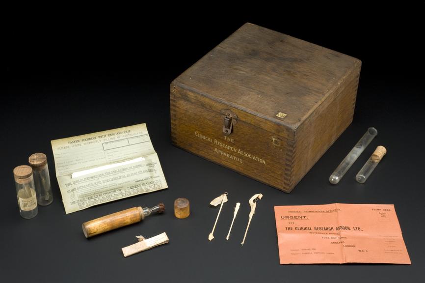 Set of diagnosis specimen tubes, electrodes