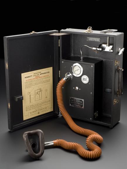 Minnitt gas-air analgesia apparatus, England, 1943-1960