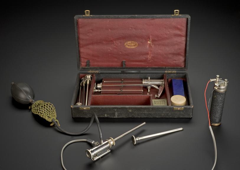 Urethroscope and accessories including bellows in leather case