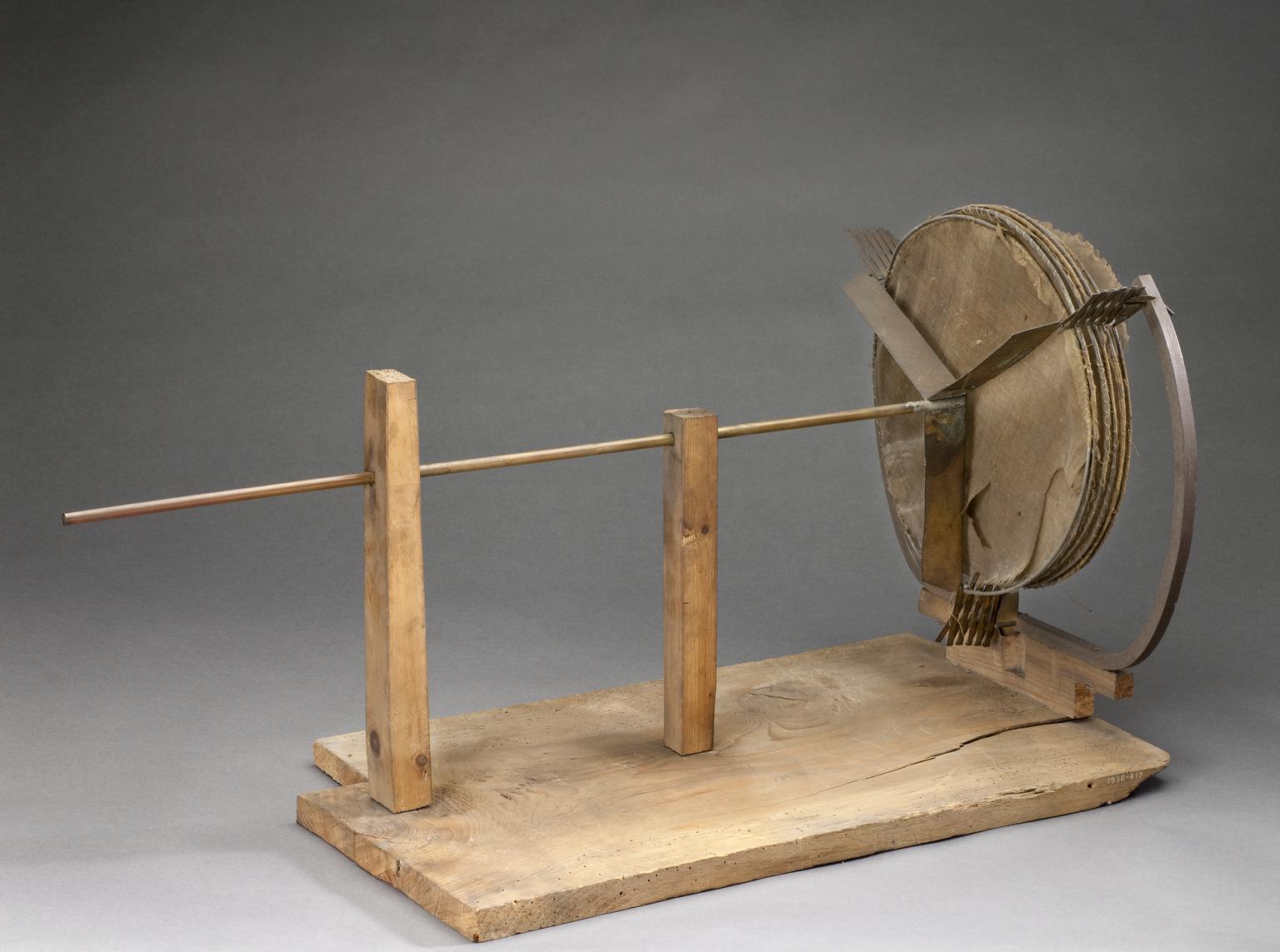 Acoustical apparatus to illustrate iridescence | Science Museum Group ...