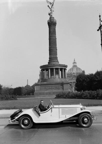 Man in a car in front of the Victory Monument, Berlin