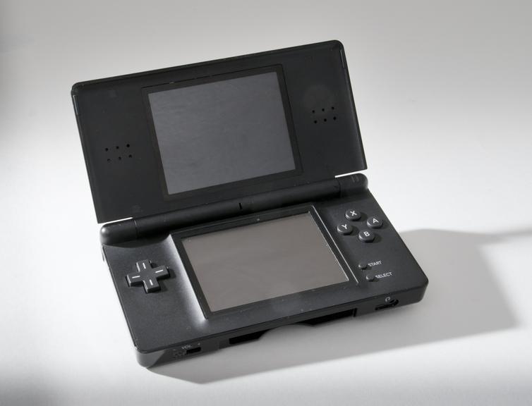 Nintendo DS lite, model USG-001 | Science Museum Group Collection