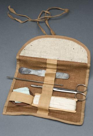 Stretcher bearer's instrument case, England, 1900-1914