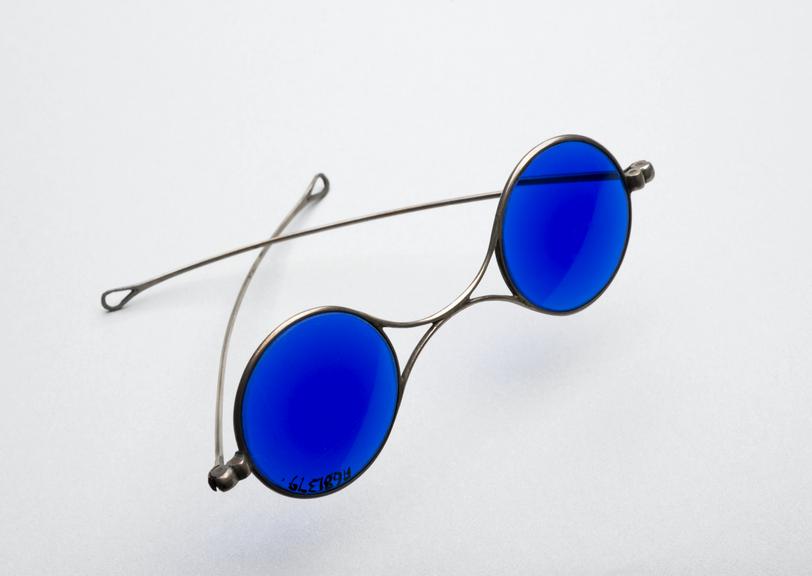 Sunglasses, straight arms, silver, dark blue lenses, English