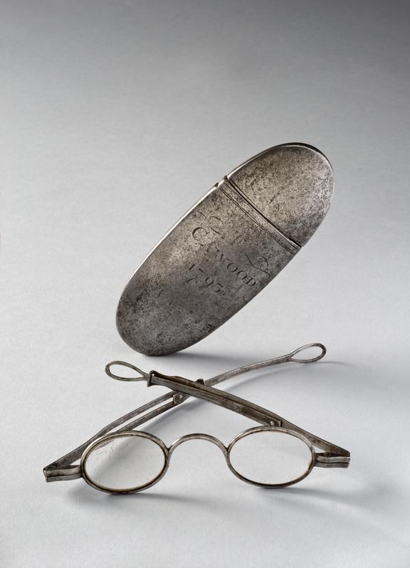 Extending spectacles, steel