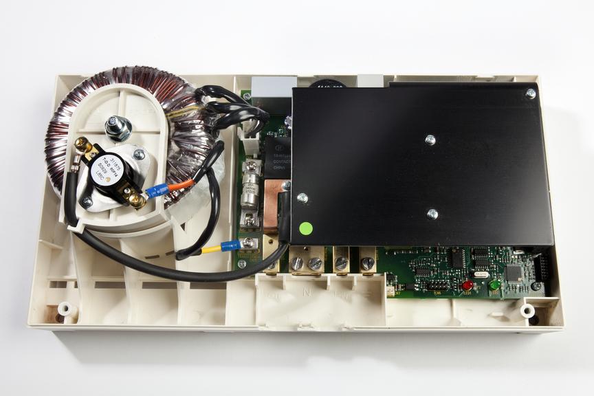 Voltage regultor for the home: a domestic energy saving measure