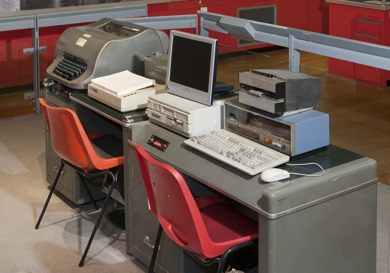 Creed model S4060 Paper Tape Handling Desk | Science Museum Group ...