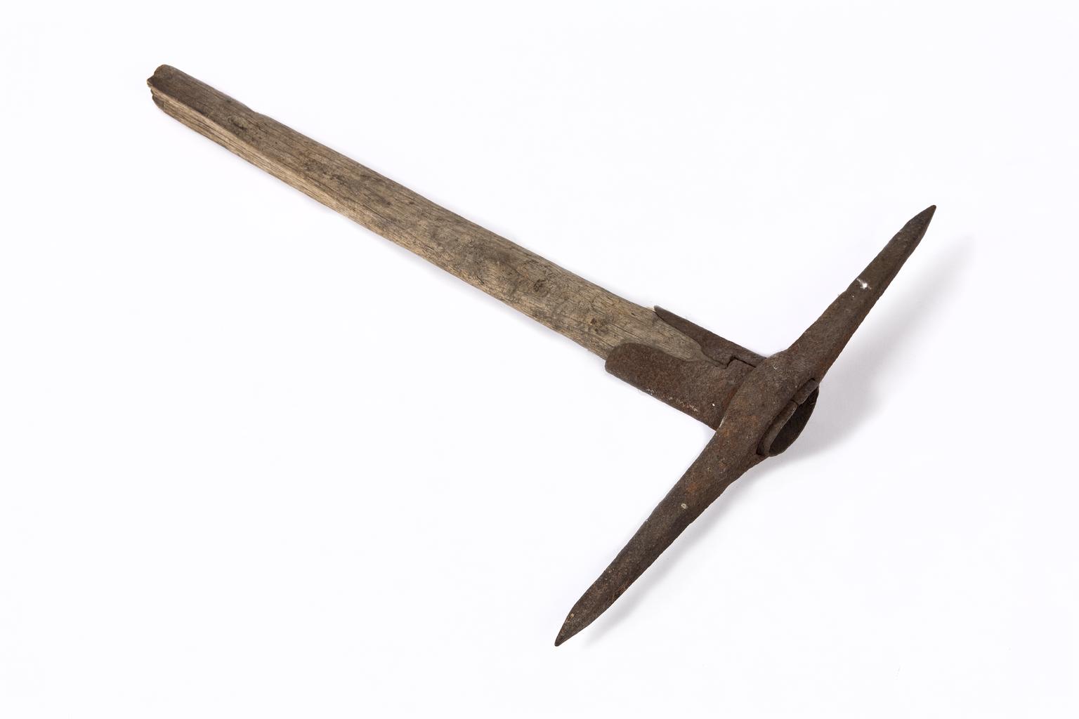 Pick axe. C.1930 | Science Museum Group Collection