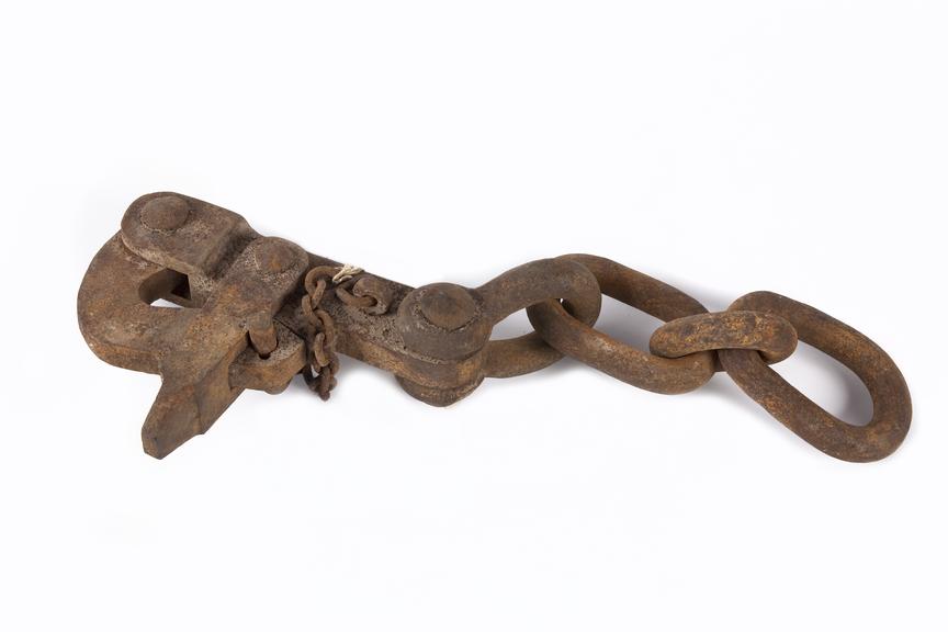 Coupling chain with quick-release hook for coal tubs. C