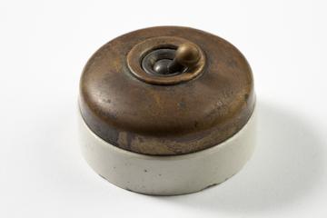 Three-pin electric plug made by Electran Ltd