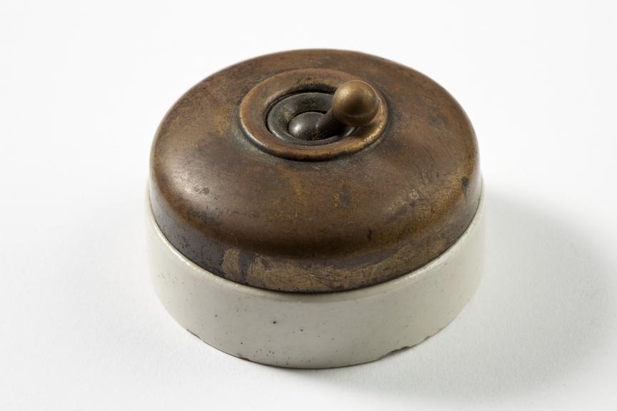Three-pin electric plug made by Electran Ltd