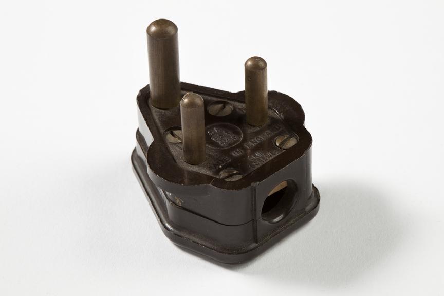 Three-pin electric plug