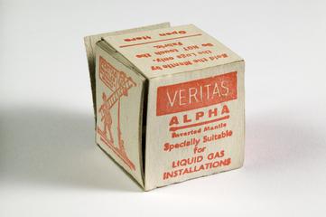 'Veritas' gas mantle box
