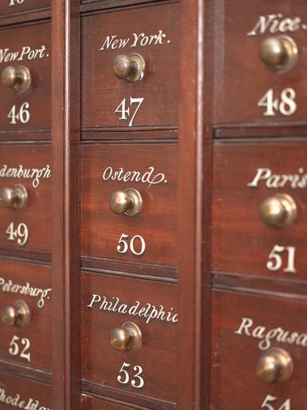 Castlereagh cabinet for weights