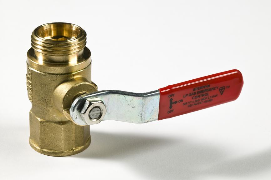 Low-pressure gas emergency control valve