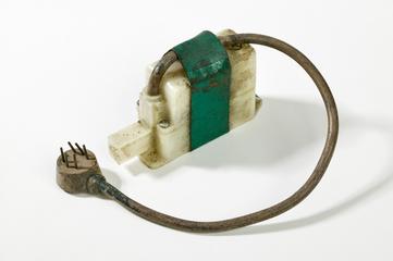 Servo, for moving the control surfaces of flying model aeroplanes