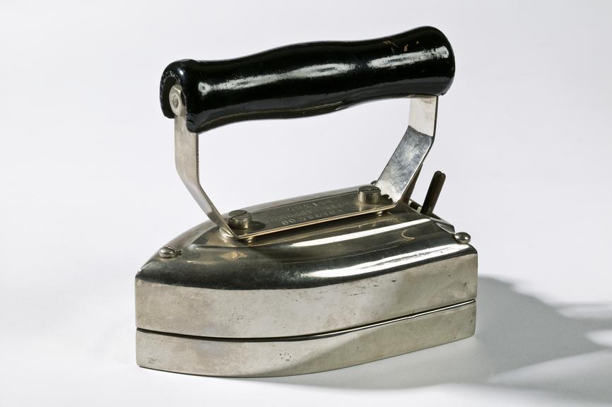 Ferranti Ltd electric iron, patented in 1910