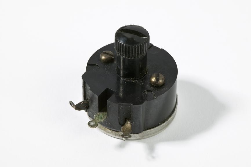 Welwyn type QPD rheostat radio component
Photographed on a