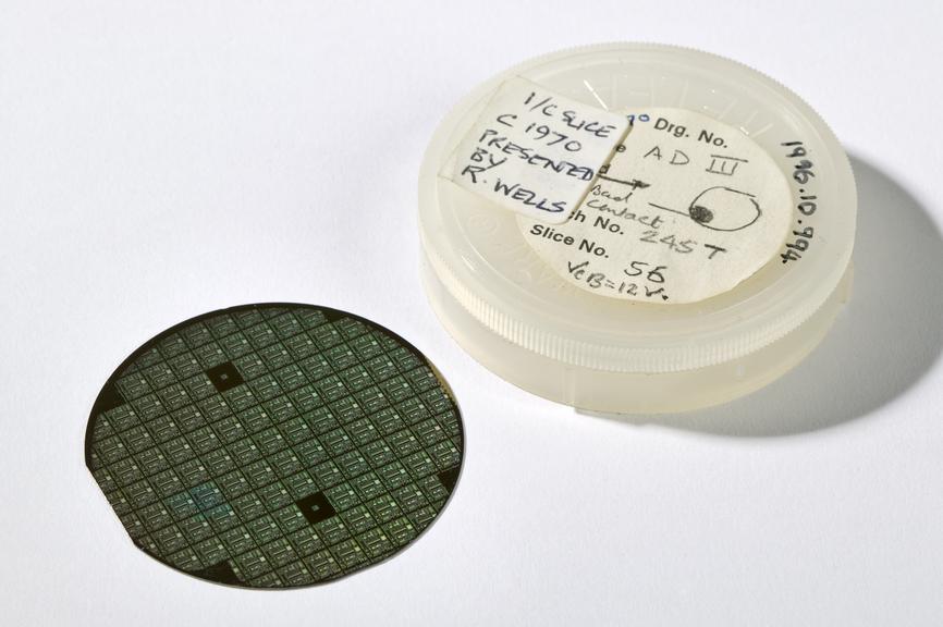Integrated circuit board