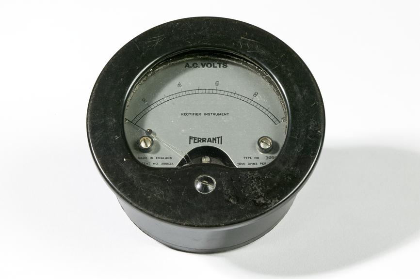 Ferranti,voltmeter
Photographed on a white background.